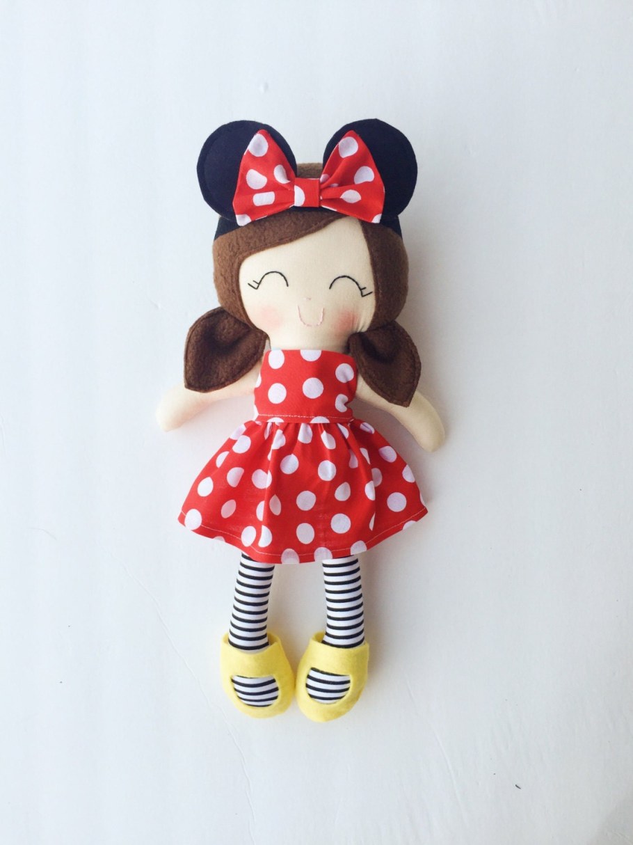 Кукла Минни Маус