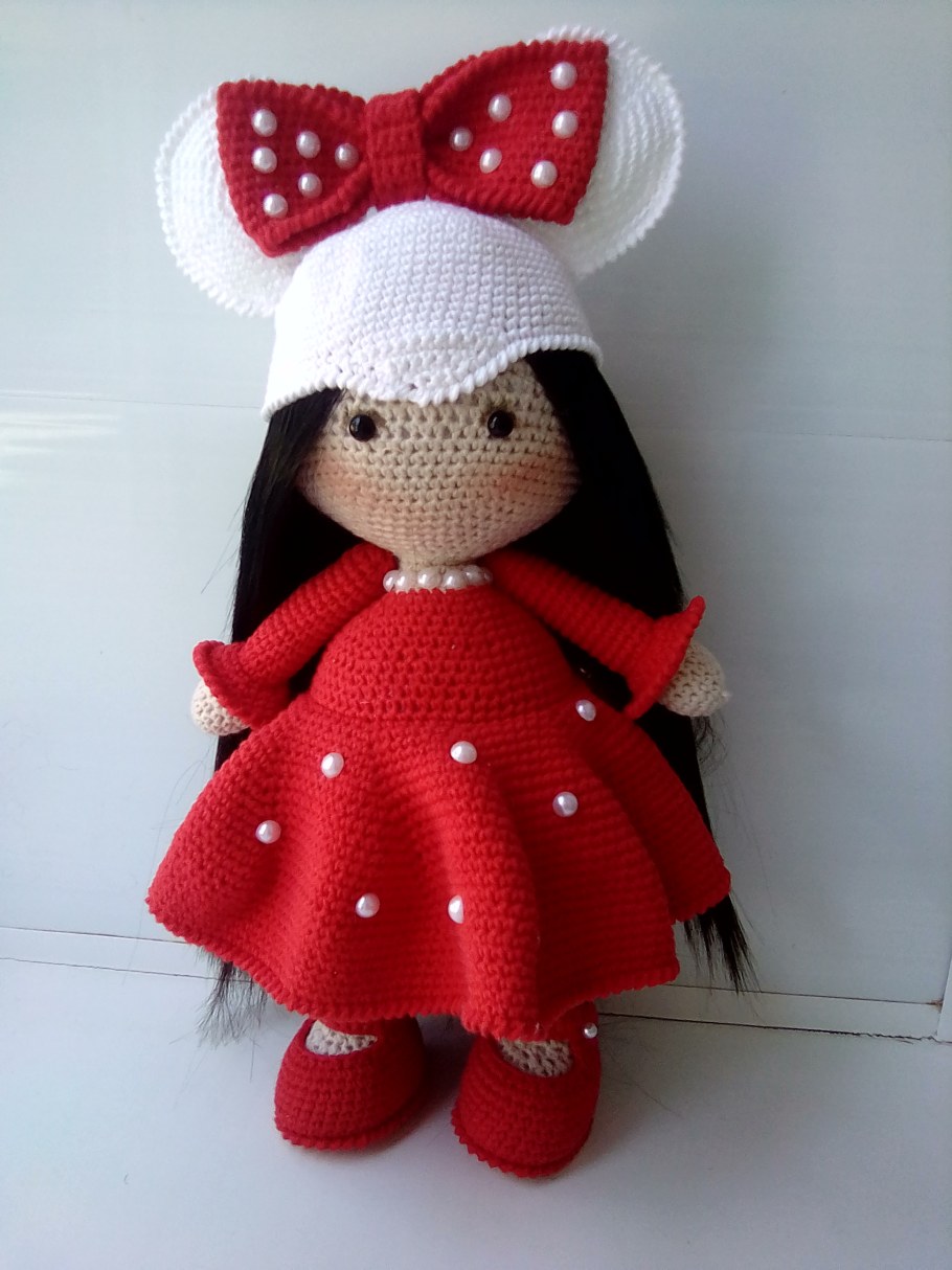 Кукла блондинка с бантом