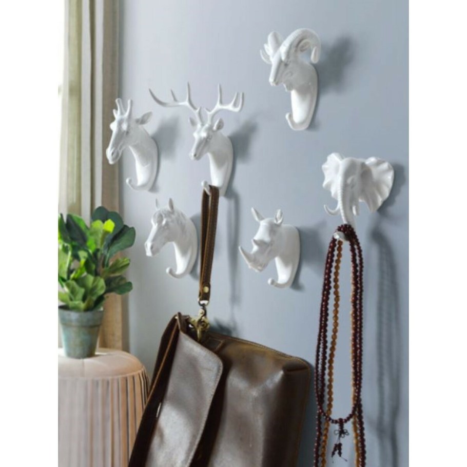 Часы с позами