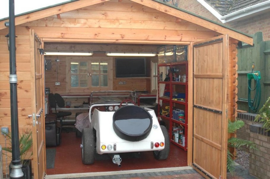 Деревянный гараж