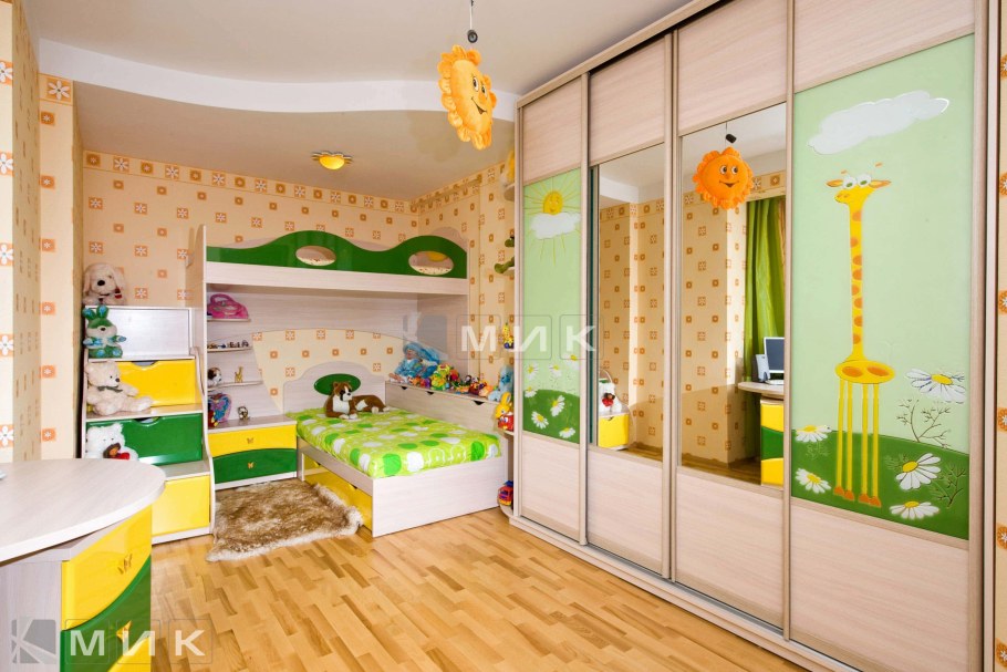 Шкаф в детскую комнату для двоих