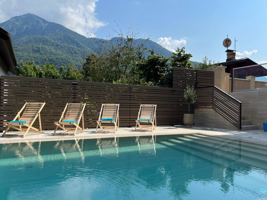 Latar бассейн Ереван