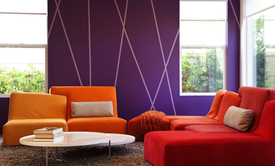 Интерьер с темной мебелью