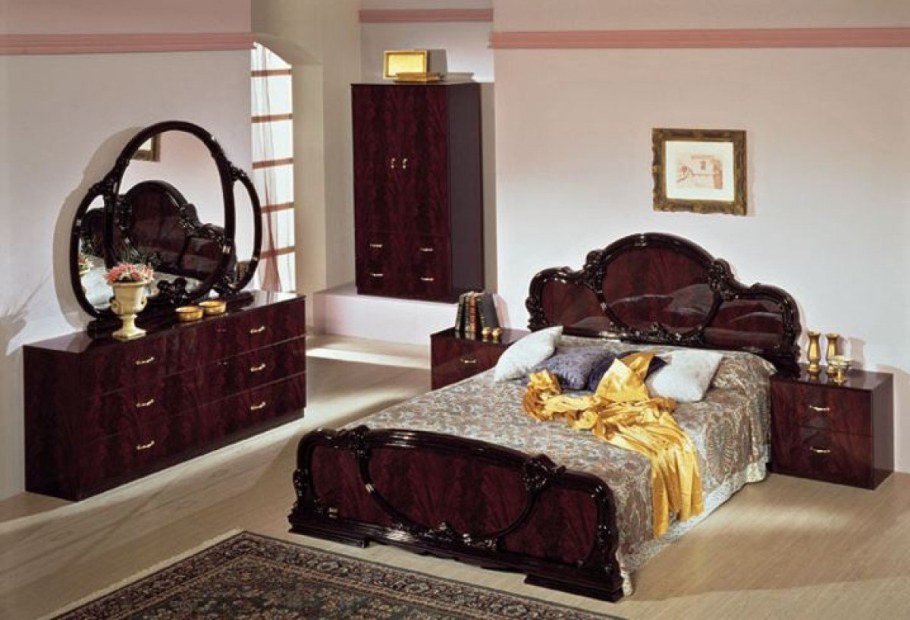 Спальный гарнитур махагон