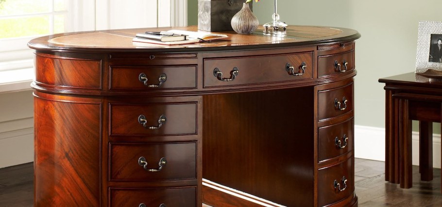 Красное дерево махагони