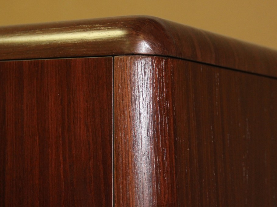 Кухня из красного дерева