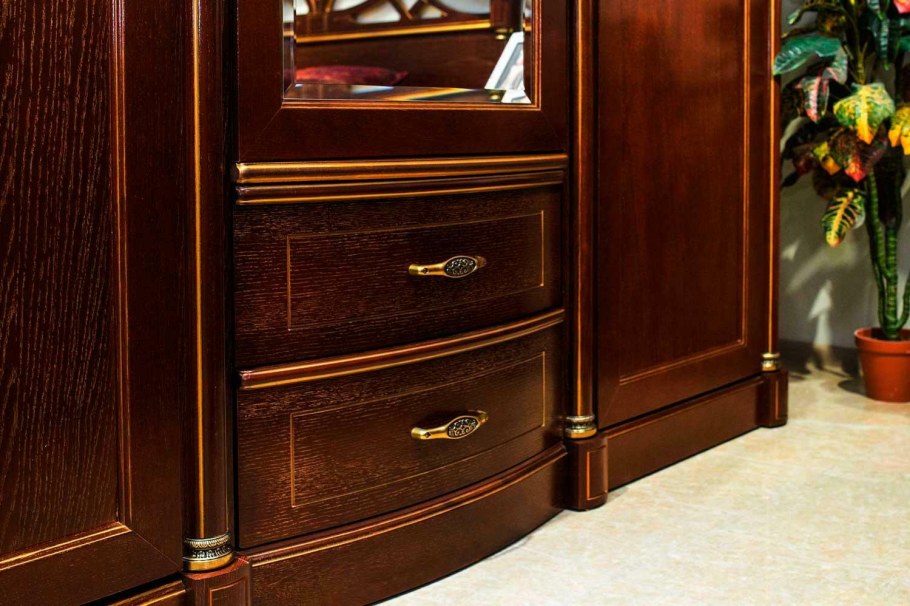 Тумба комод на ножках цвет махагон 140 длина