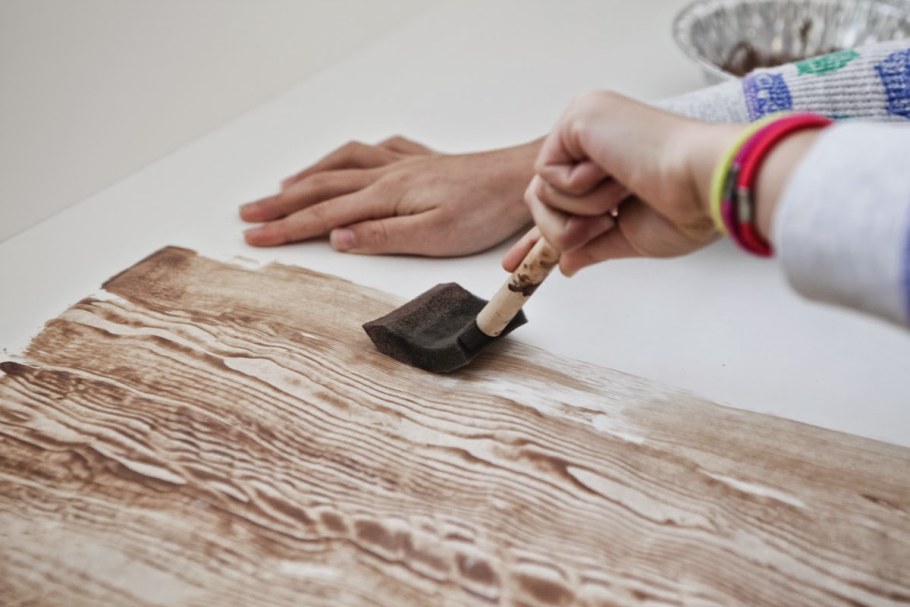 Красим старую мебель