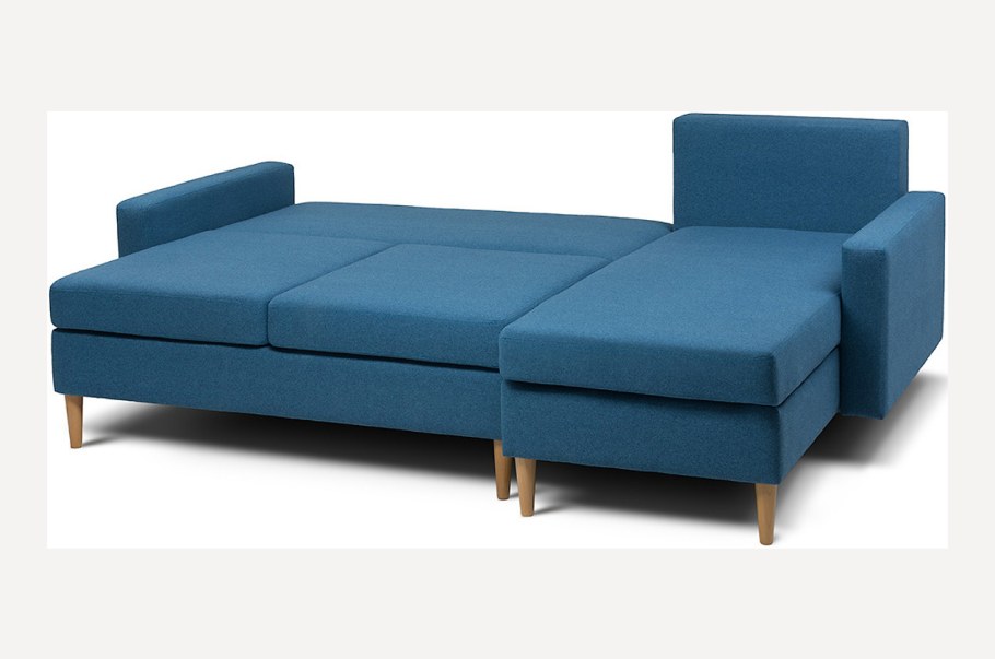 Комната с диваном