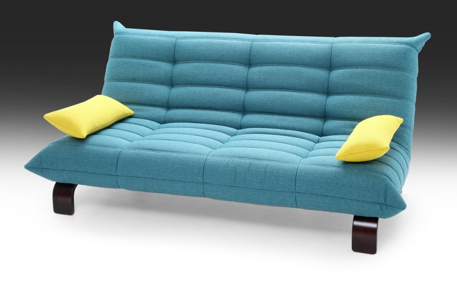 Диван на деревянном каркасе