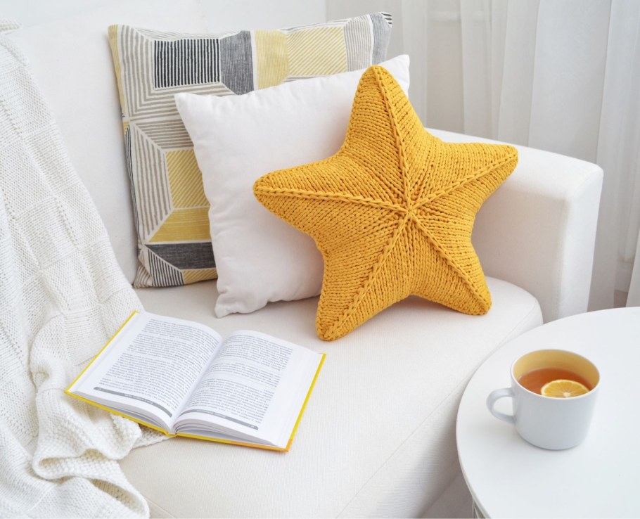 Вязаные подушки