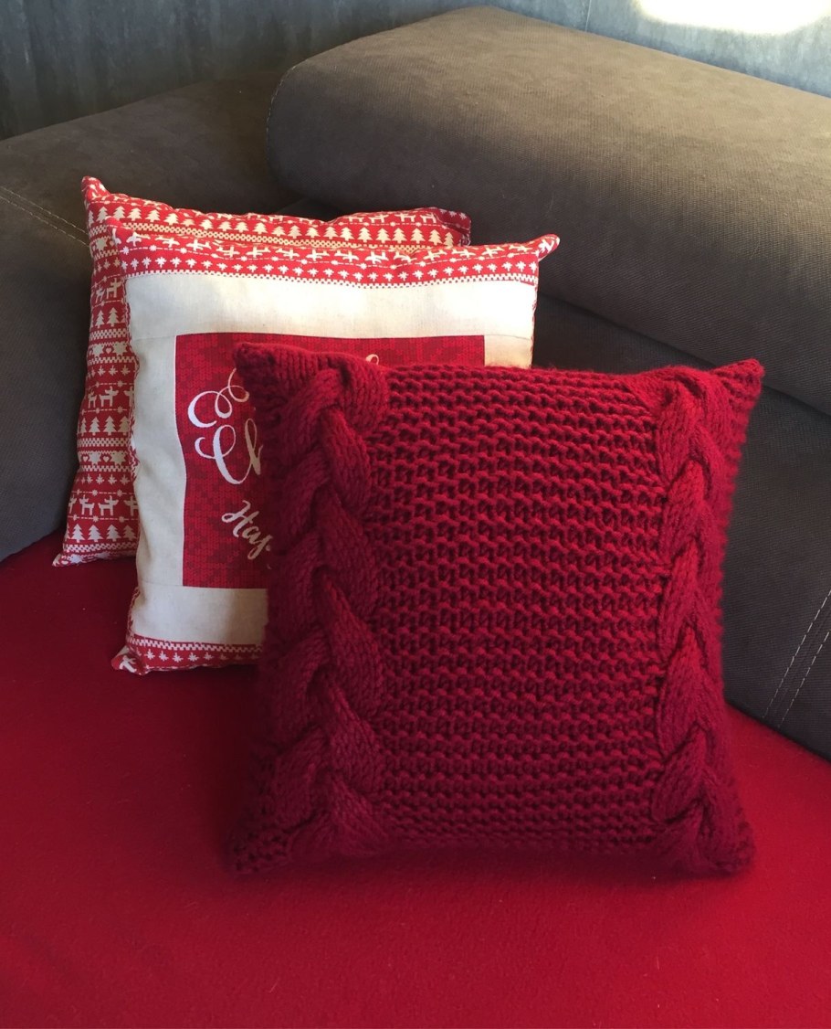 Вязаные декоративные подушки