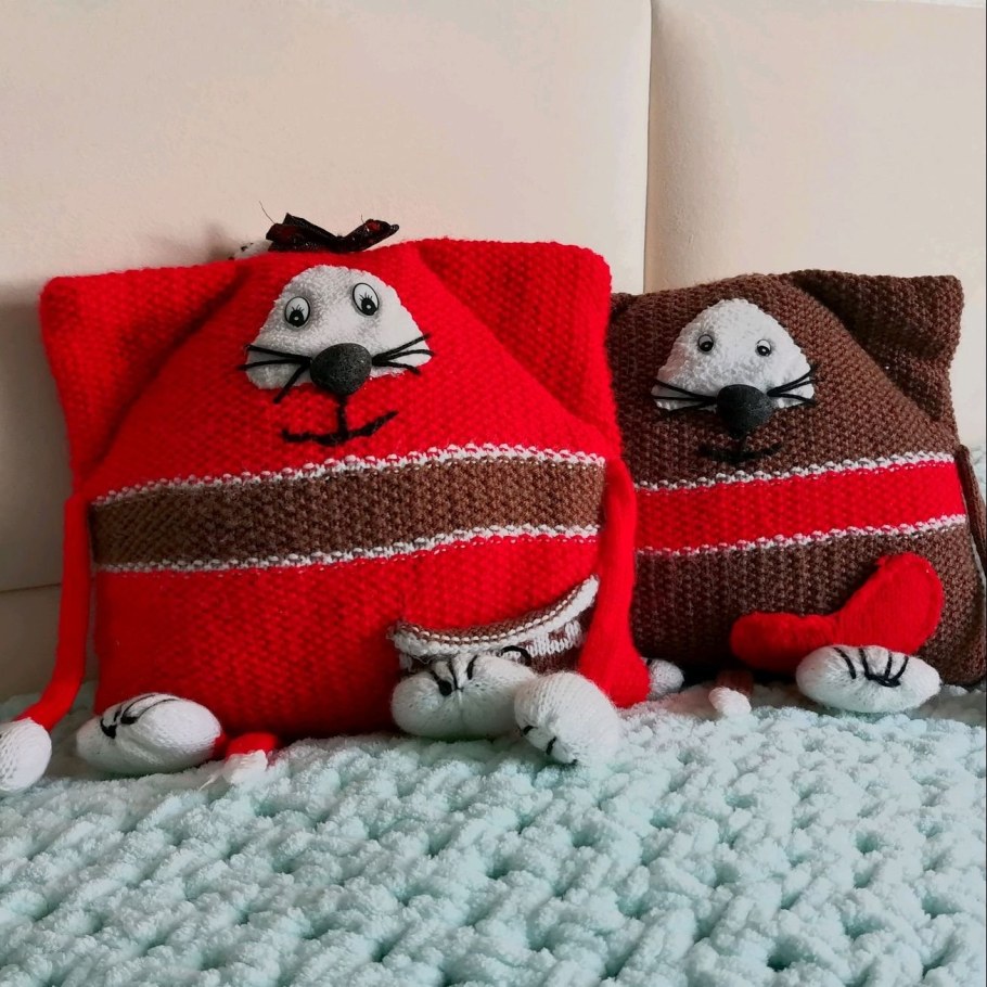 Подушка косичка вязаная