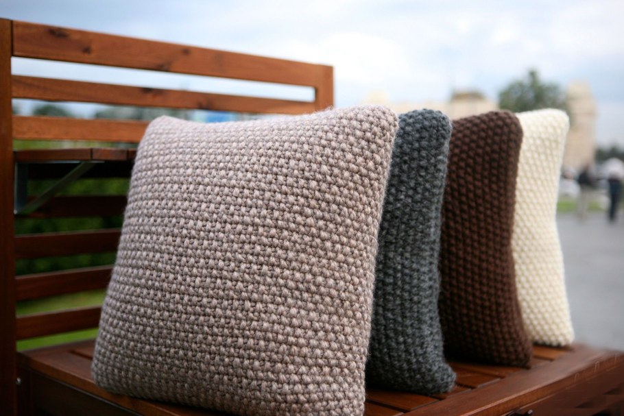 Вязаная подушка звезда