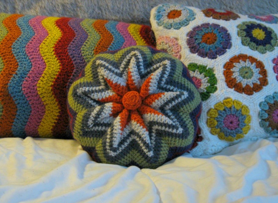 Вязаные подушки