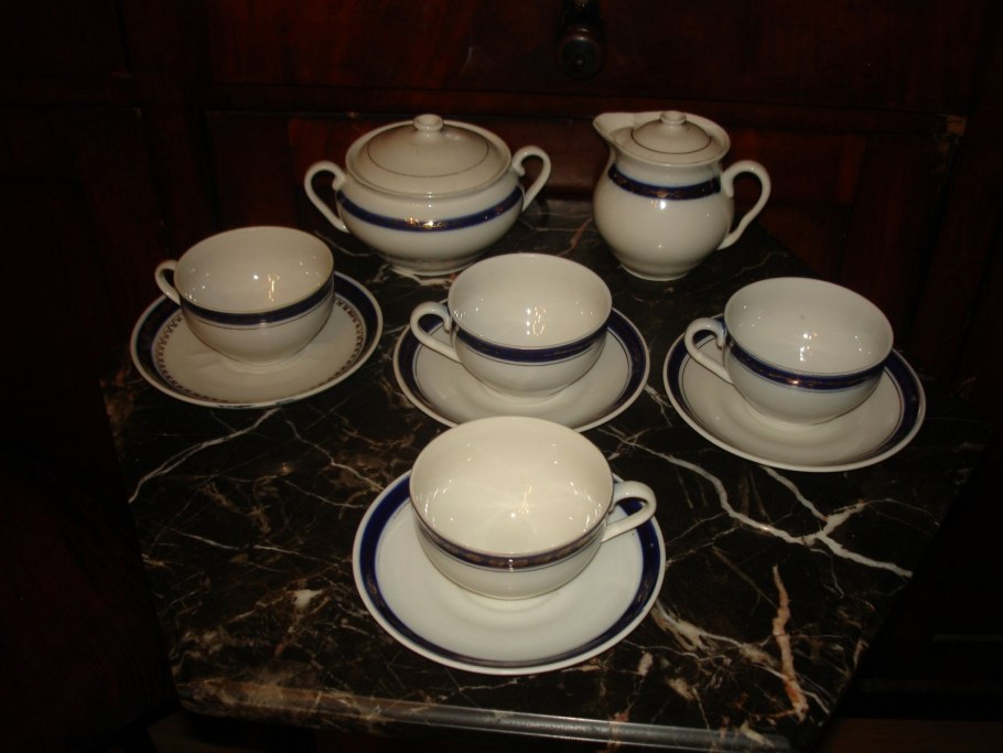 Статуэтки девушка с бандурой из фарфора Барановка