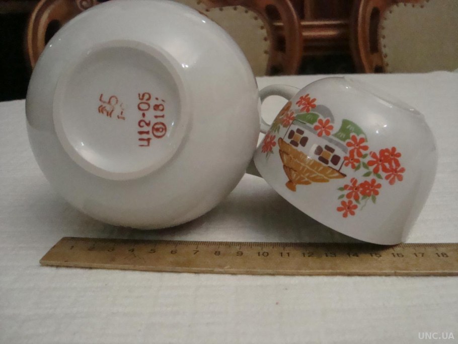 Фарфоровая статуэтка девушка с подсолнухом