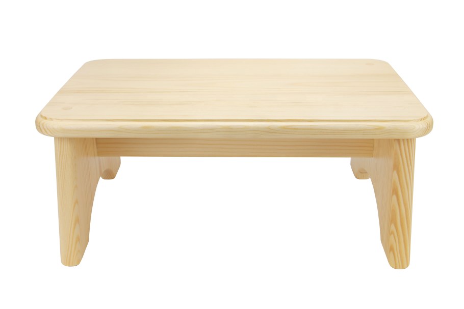 Скамейка низкая деревянная