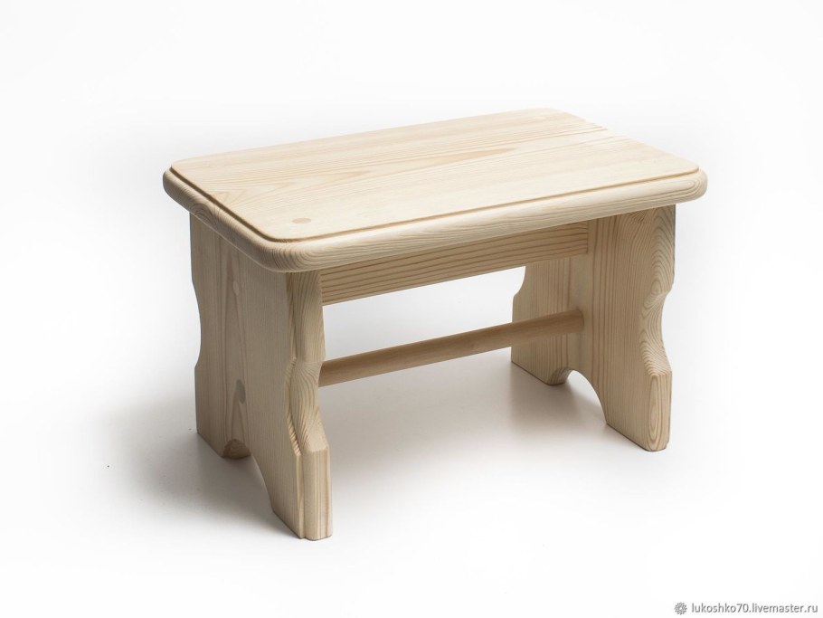 Скамеечка деревянная