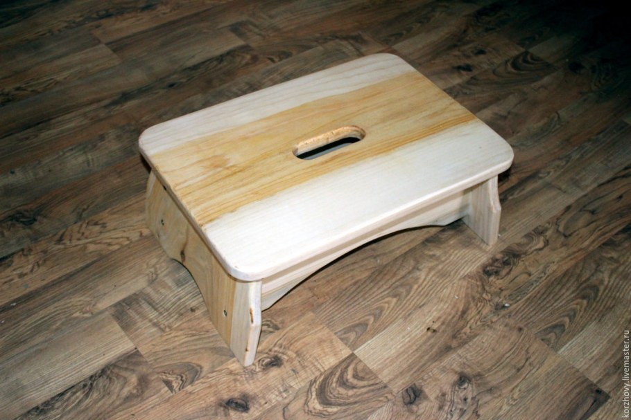 Скамейка для ног деревянная