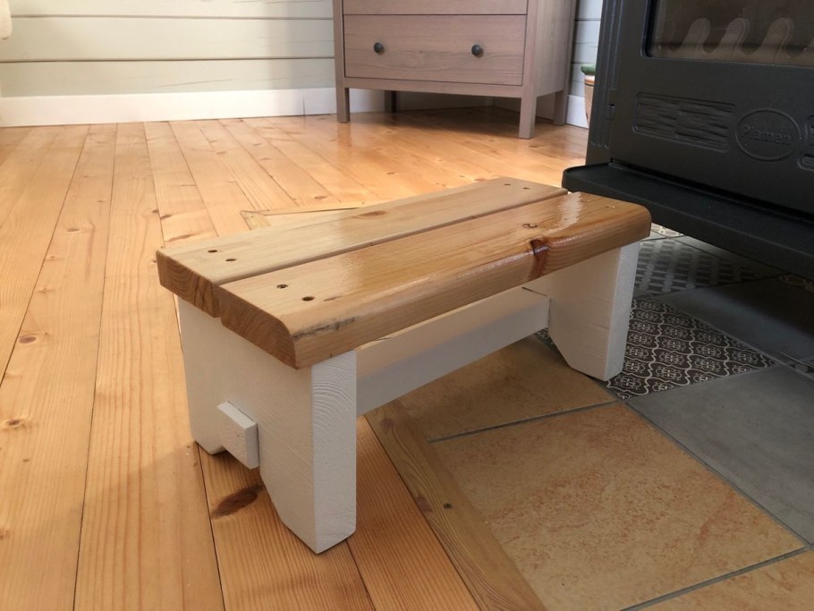 Скамеечка для ног деревянная