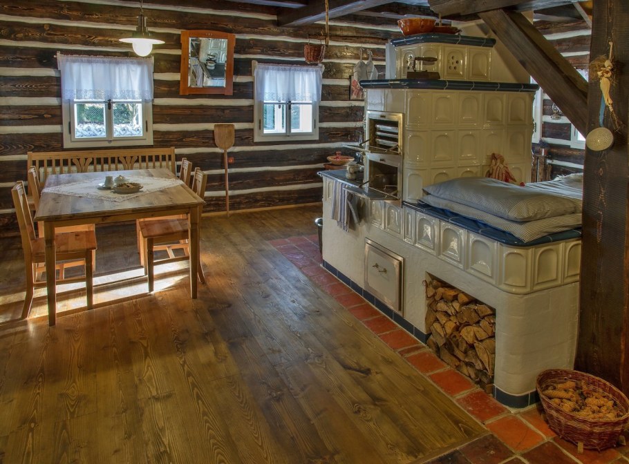 Русская изба пятистенок внутри