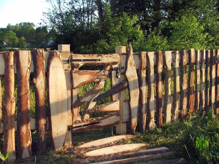 Деревянный забор для дачи горизонтальный