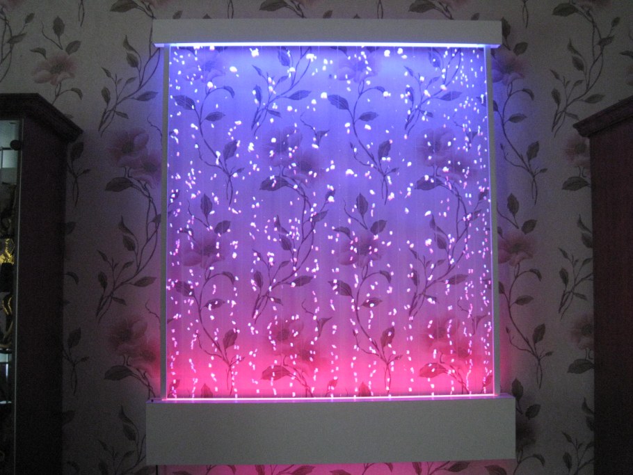 Водопад по стеклу с подсветкой