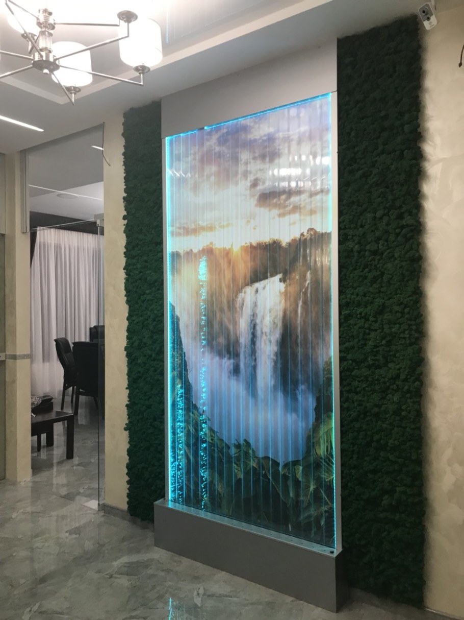 Настенный водопад по стеклу