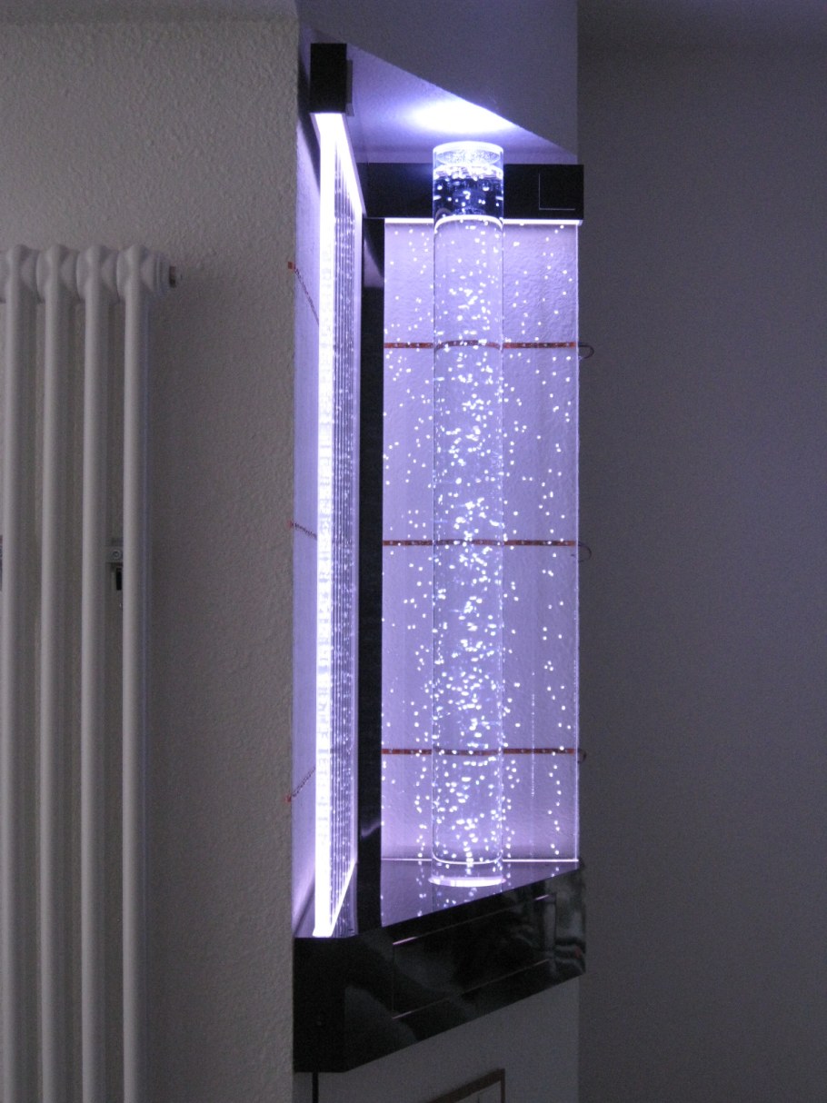 Стеклянная перегородка с растениями