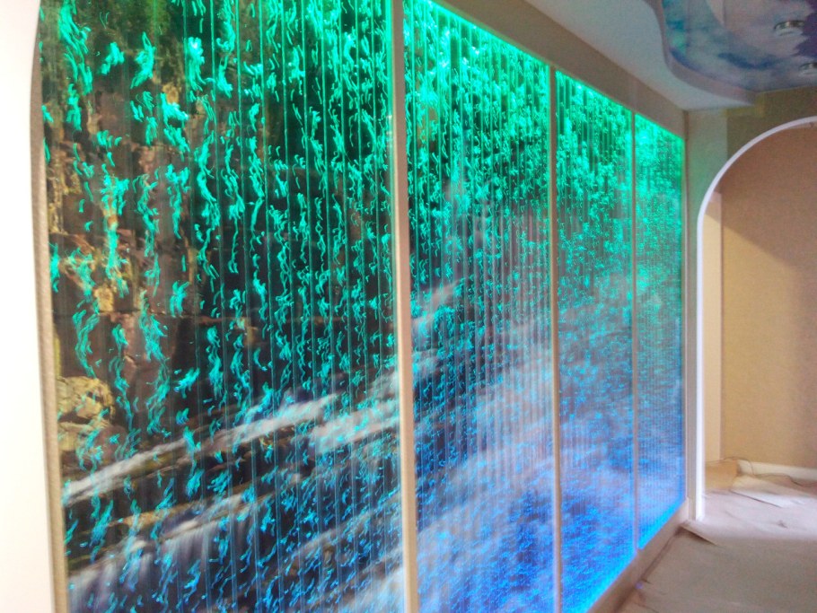 Настенный водопад