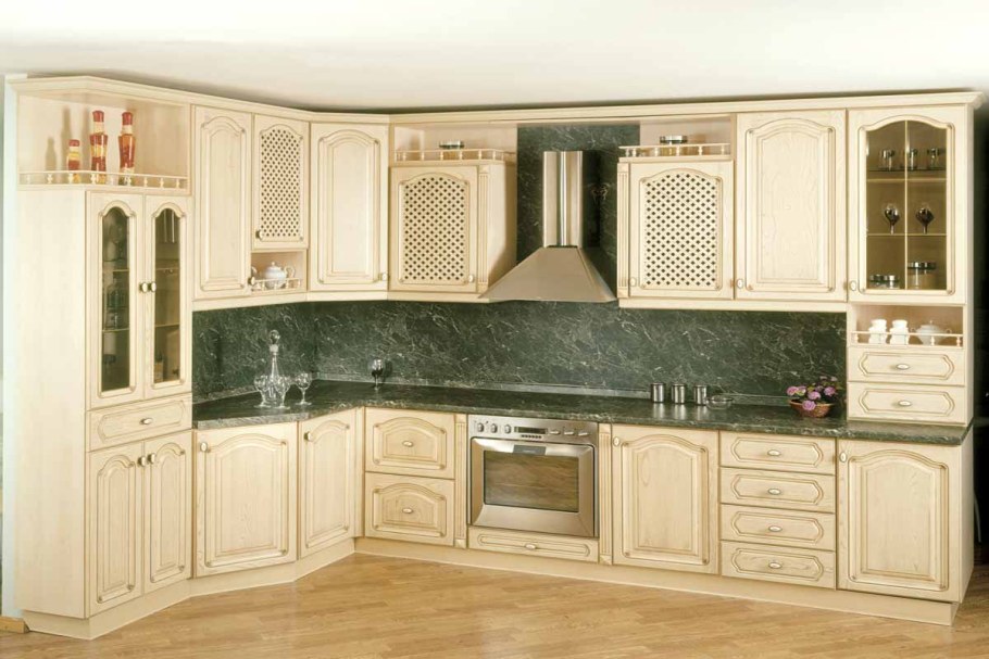 Кровать двуспальная из дерева