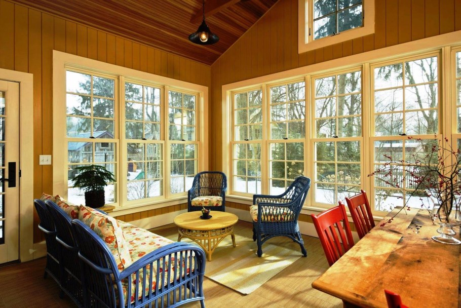 Большие окна на веранде