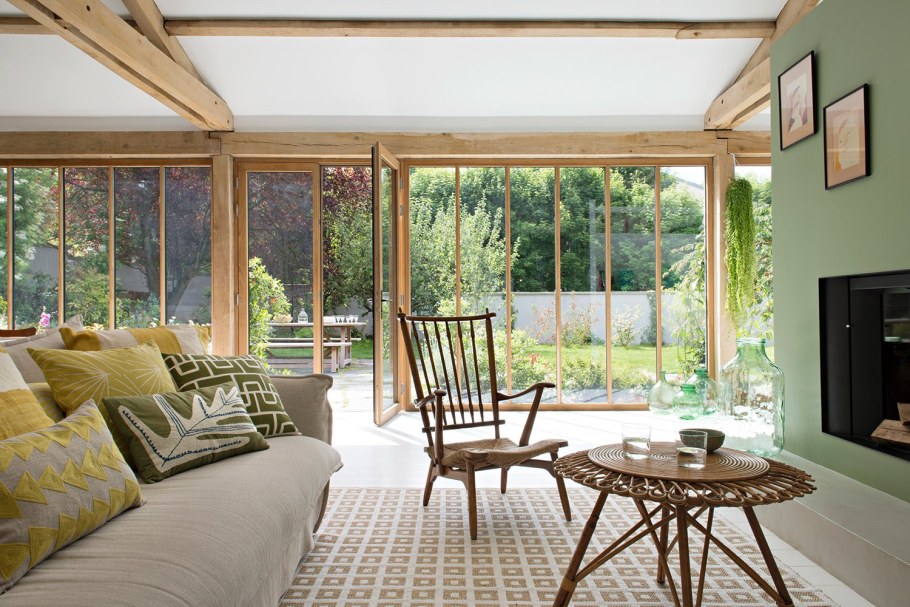 Панорамные окна из дерева