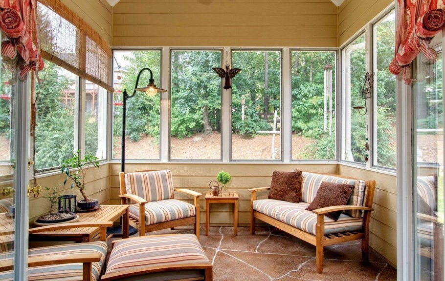 Деревянные окна в интерьере