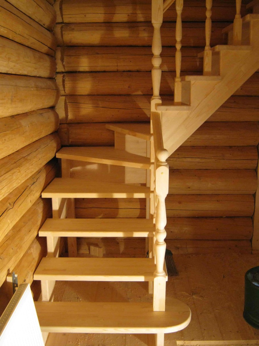 Лестница в бане на второй этаж