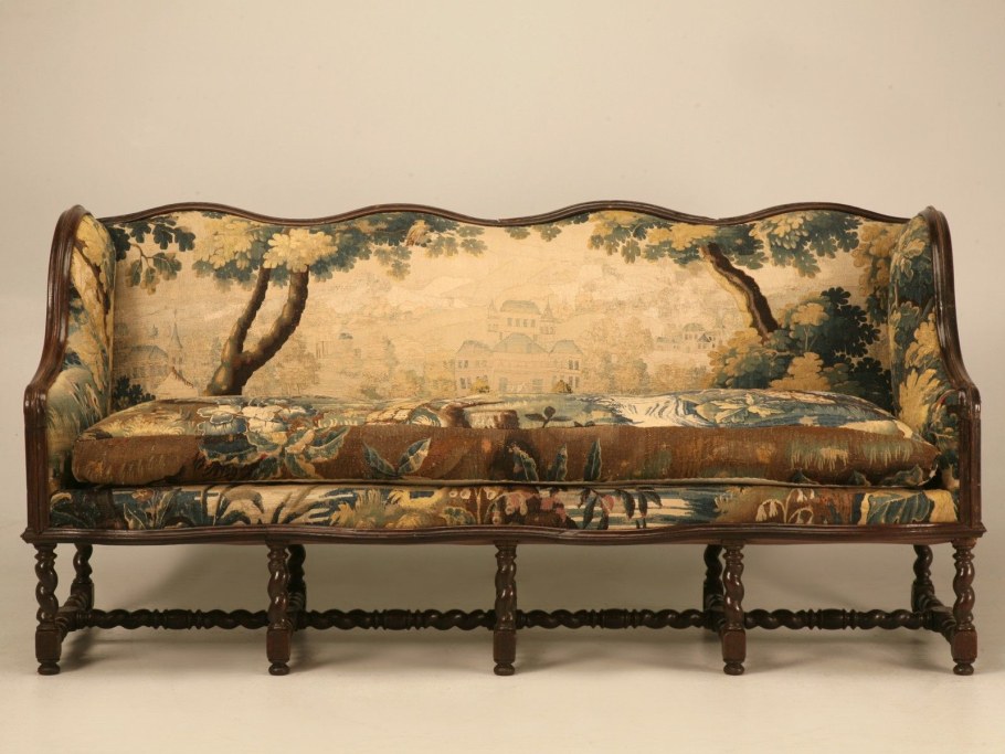 Старый диван