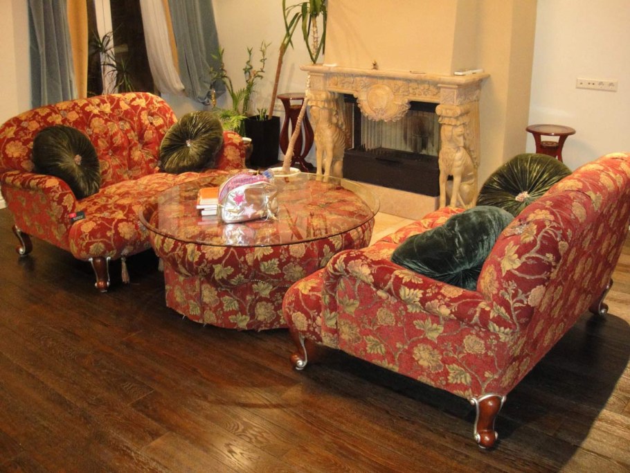 Красивая обивка мебели