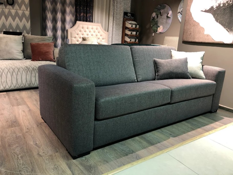 Диван в ткани Goya Mint