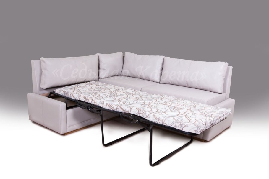 Маленький угловой диванчик