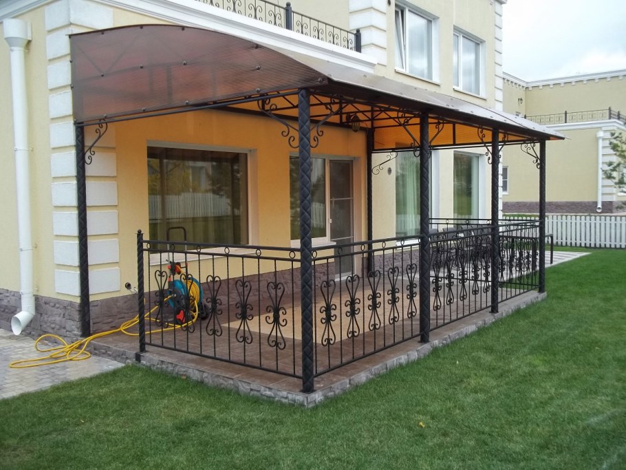 Веранда с ковкой