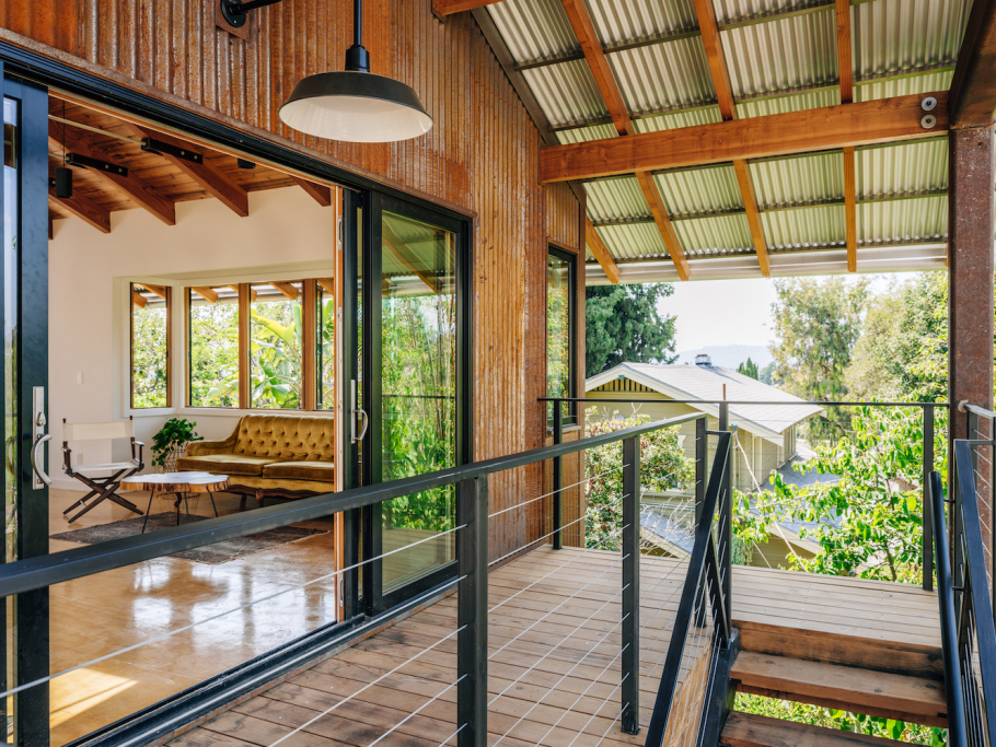 Металлическая веранда к дому