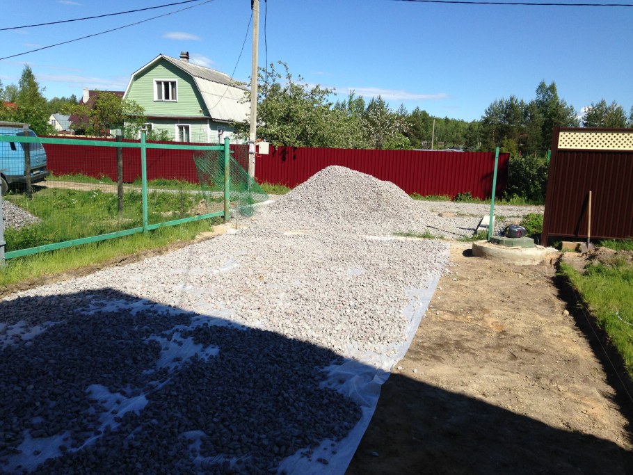 Парковка на даче из щебня