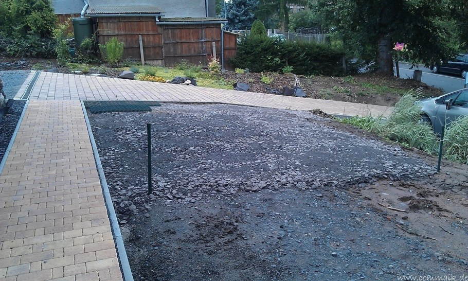 Площадка для машины из гравия