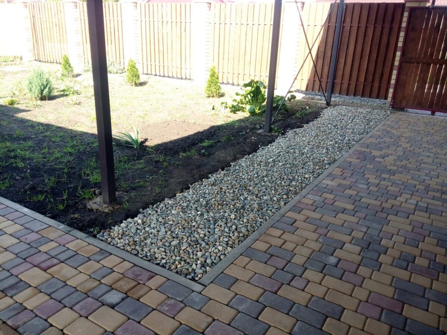 Заезд для машины на даче