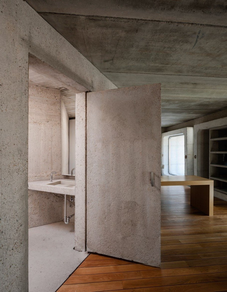 Двери под бетон межкомнатные в интерьере