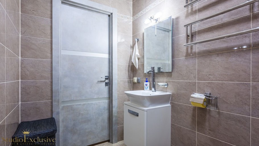 Бетонные двери в интерьере