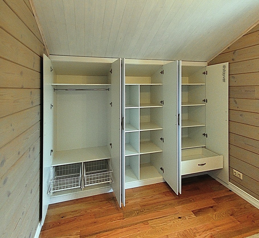 Встроенный шкаф на даче