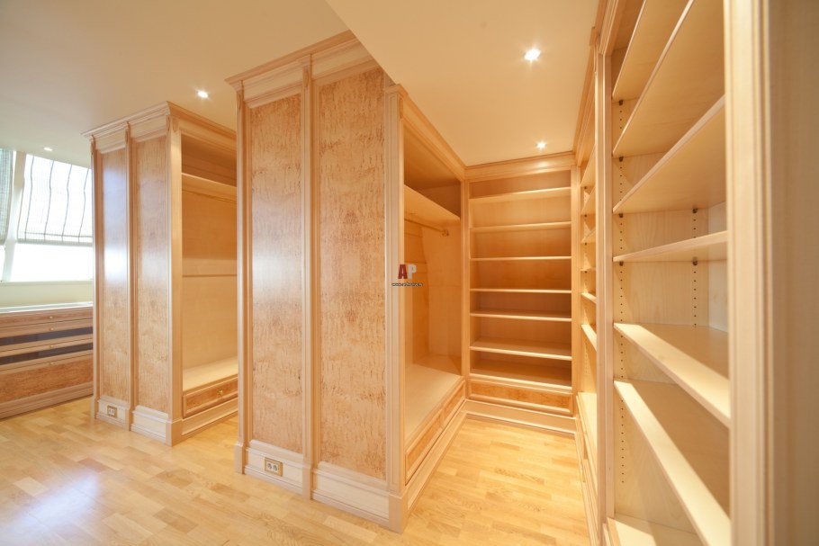 Гардеробная на даче своими