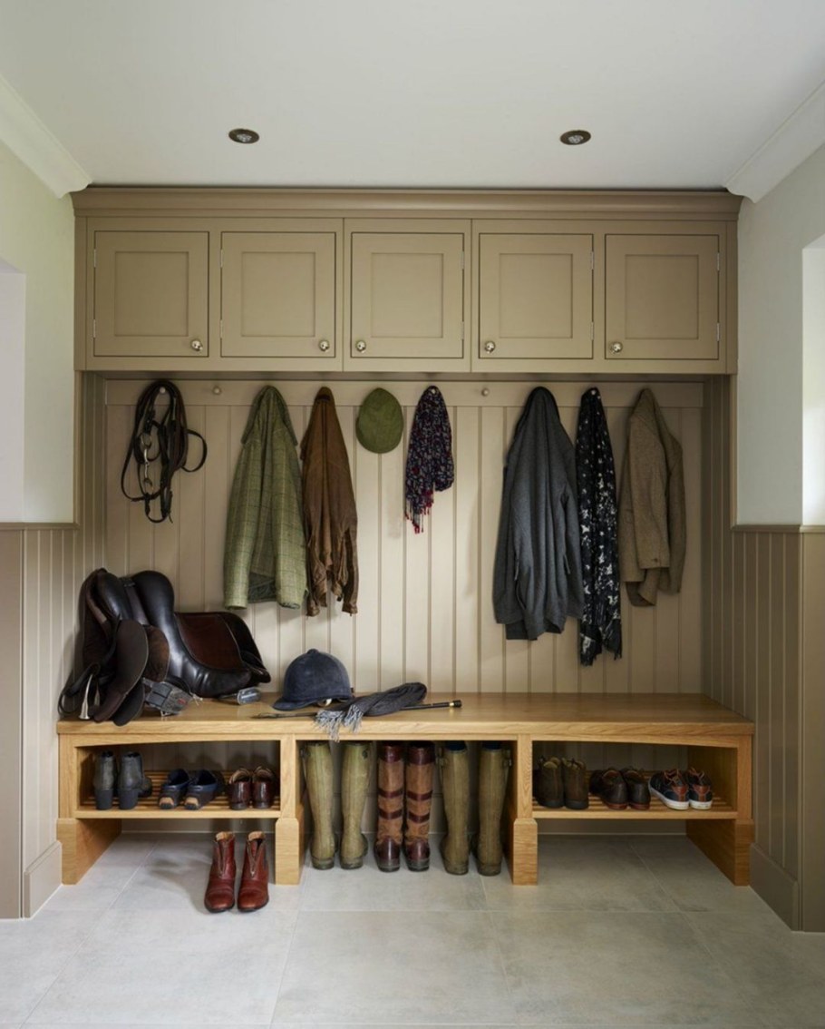 Спальня с гардеробом в мансарде